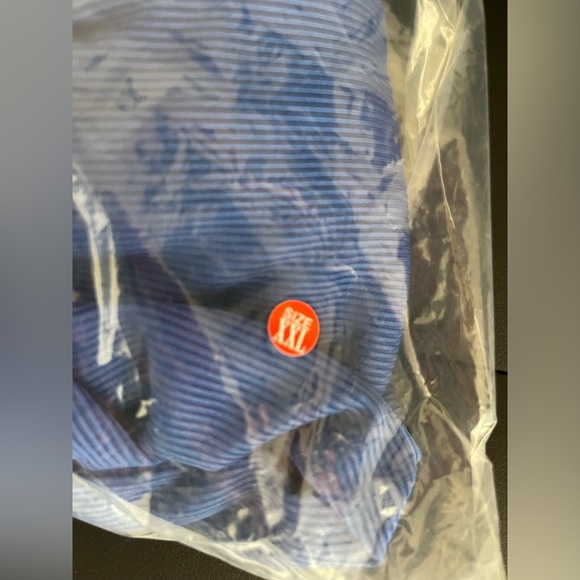 NWT XXL Sz 14 Light weight, long sleeve, cold shoulder, shark bite bottom shirt - Picture 8 of 8